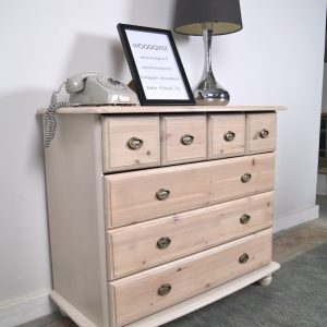 Neo-rustiikkinen lipasto